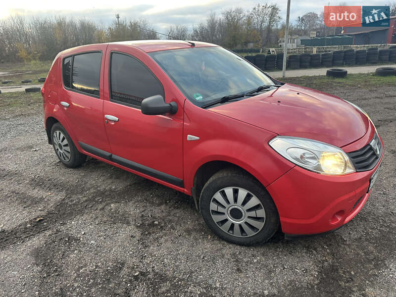 Хэтчбек Dacia Sandero 2009 в Полтаве фото 6 Хэтчбек Dacia Sandero 2009 в Полтаве