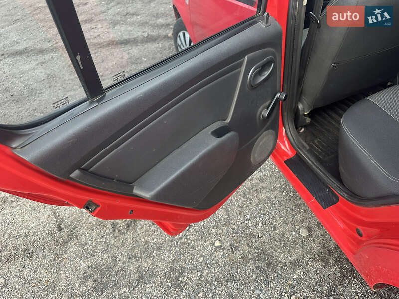 Хэтчбек Dacia Sandero 2009 в Полтаве фото 14 Хэтчбек Dacia Sandero 2009 в Полтаве