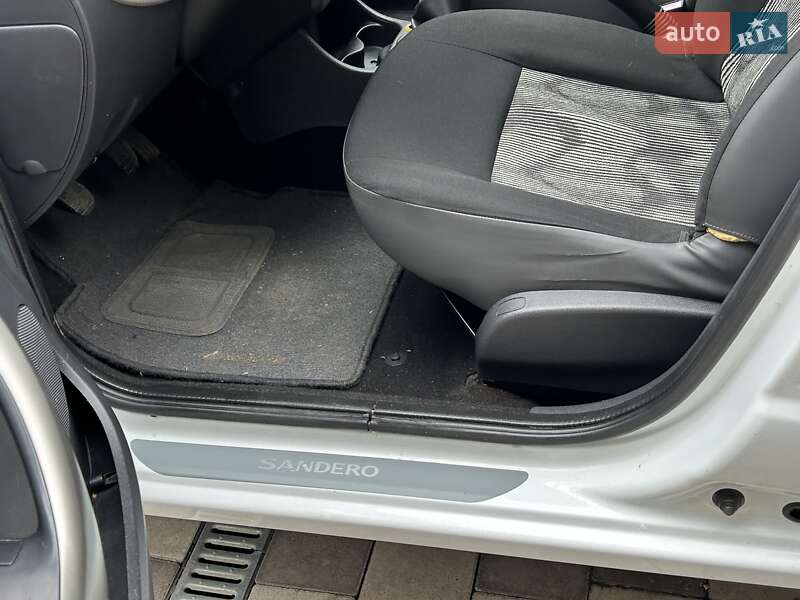 Хэтчбек Dacia Sandero 2009 в Ровно фото 14 Хэтчбек Dacia Sandero 2009 в Ровно