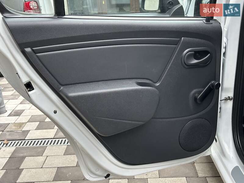 Хэтчбек Dacia Sandero 2009 в Ровно фото 24 Хэтчбек Dacia Sandero 2009 в Ровно