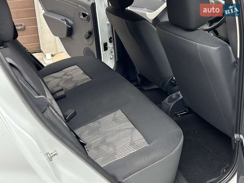 Хэтчбек Dacia Sandero 2009 в Ровно фото 36 Хэтчбек Dacia Sandero 2009 в Ровно