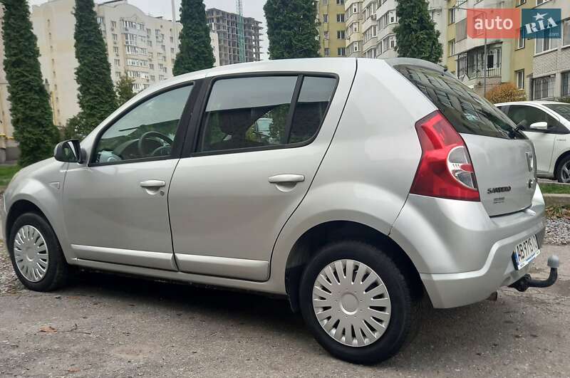 Хэтчбек Dacia Sandero 2011 в Виннице