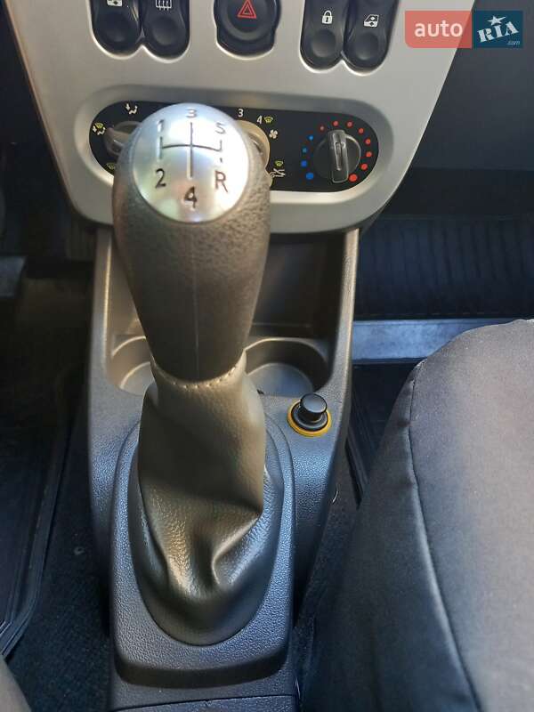 Хэтчбек Dacia Sandero 2011 в Виннице