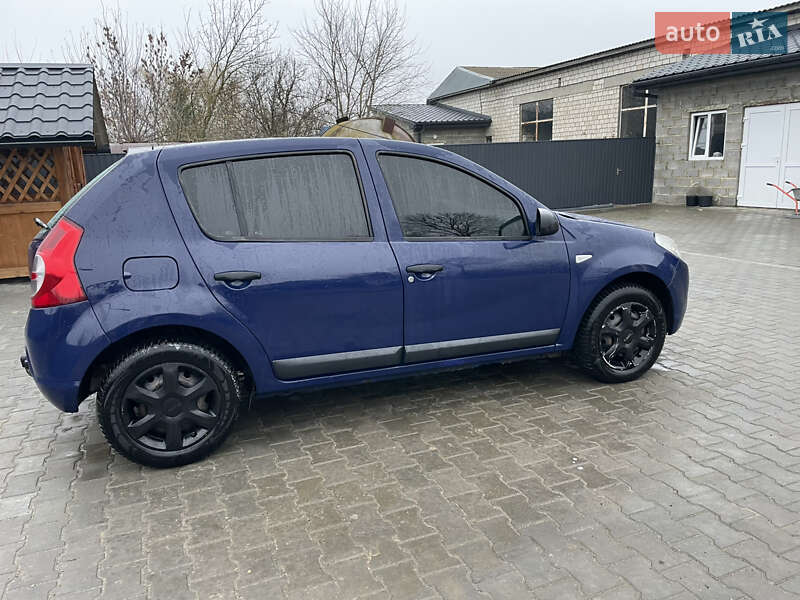 Хэтчбек Dacia Sandero 2009 в Баре