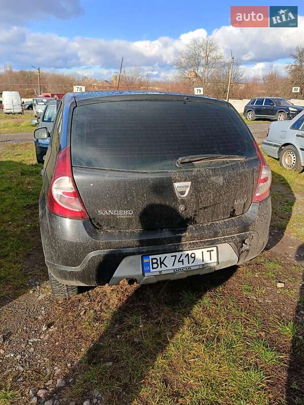Хэтчбек Dacia Sandero 2009 в Ровно