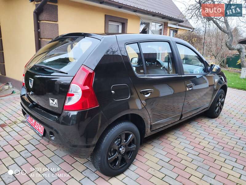 Хэтчбек Dacia Sandero 2012 в Немирове