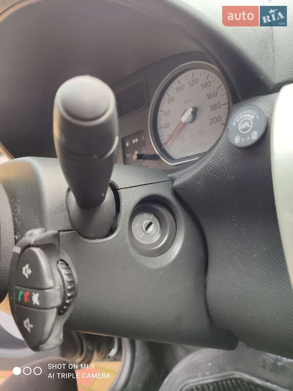 Хэтчбек Dacia Sandero 2012 в Немирове