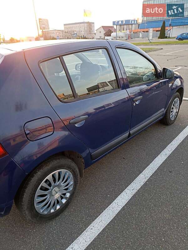 Хэтчбек Dacia Sandero 2009 в Борисполе