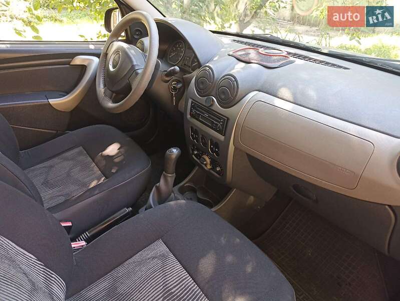 Хэтчбек Dacia Sandero 2009 в Борисполе