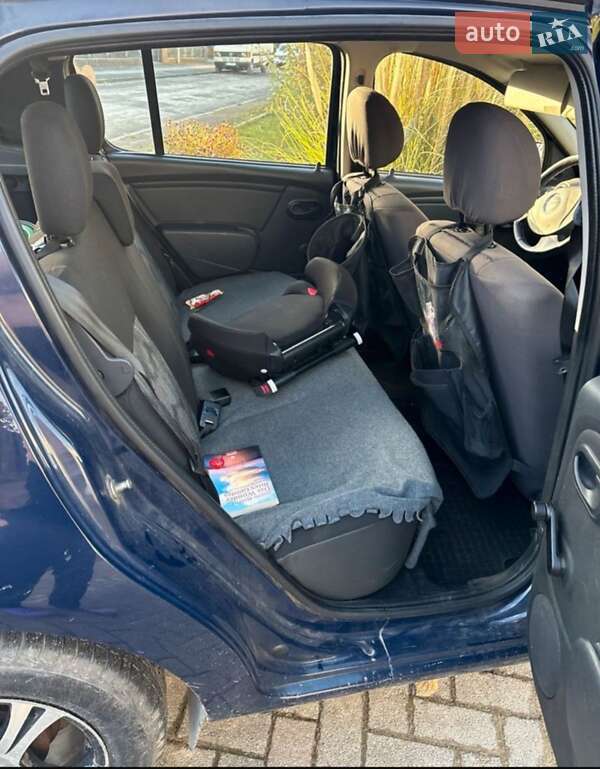 Хэтчбек Dacia Sandero 2011 в Луцке