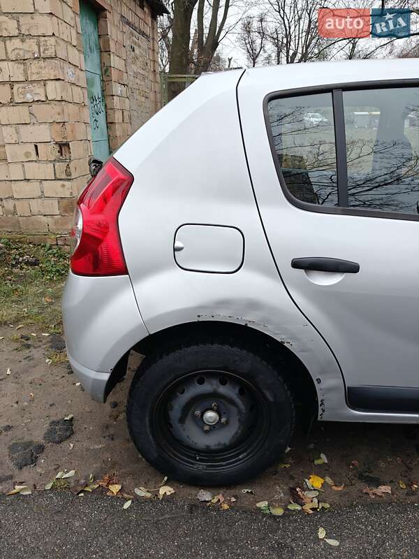 Хэтчбек Dacia Sandero 2009 в Киеве
