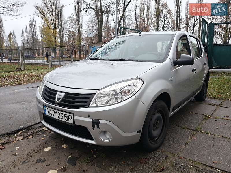 Хэтчбек Dacia Sandero 2009 в Киеве