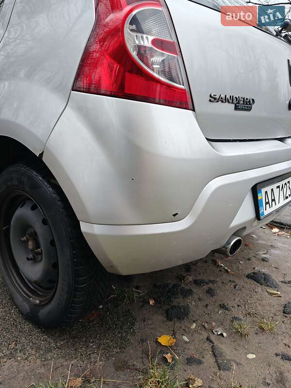 Хэтчбек Dacia Sandero 2009 в Киеве