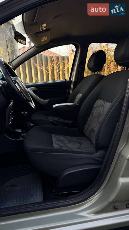 Хэтчбек Dacia Sandero 2008 в Харькове