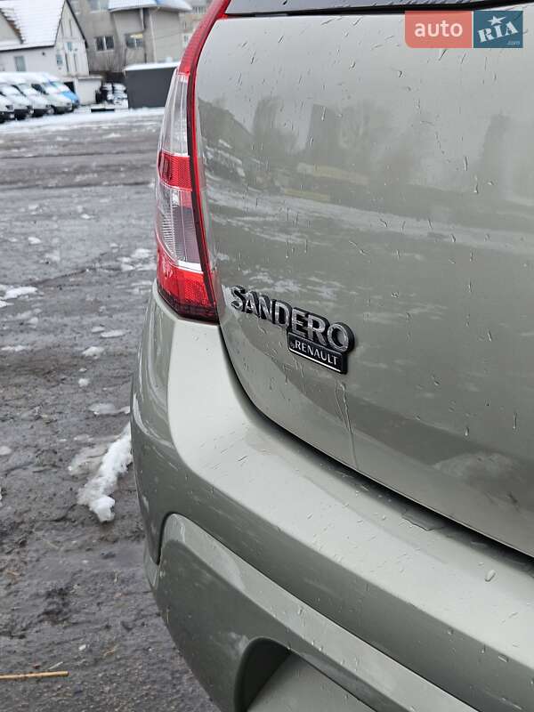 Хэтчбек Dacia Sandero 2009 в Ровно