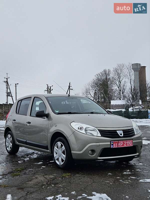 Хэтчбек Dacia Sandero 2009 в Ровно