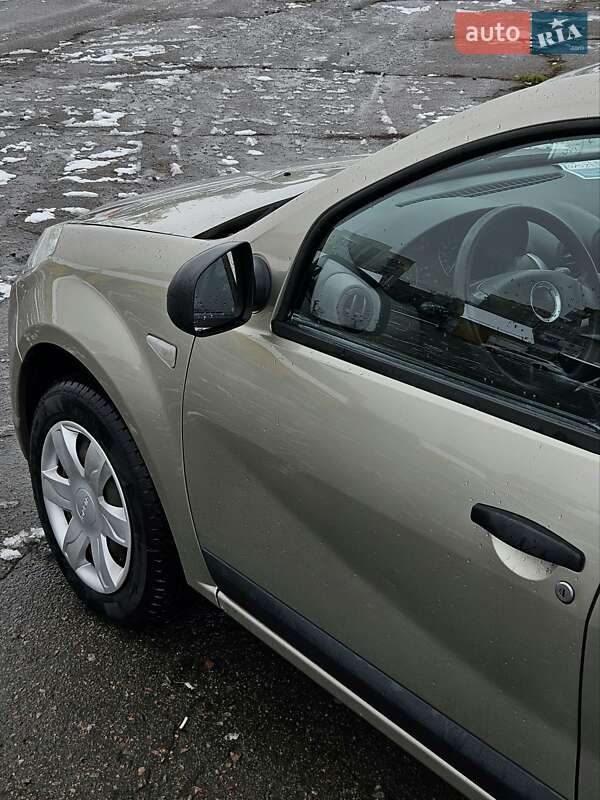 Хэтчбек Dacia Sandero 2009 в Ровно