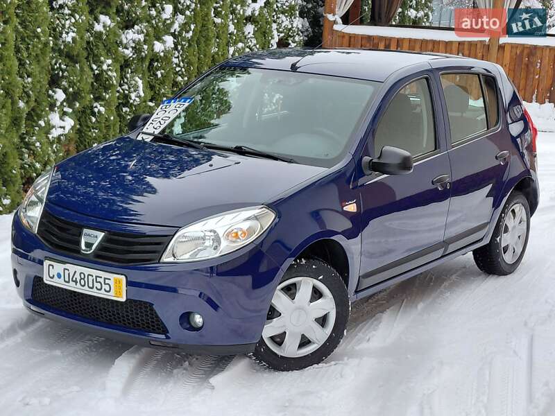 Хэтчбек Dacia Sandero 2009 в Самборе