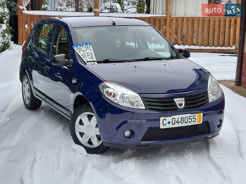 Хэтчбек Dacia Sandero 2009 в Самборе
