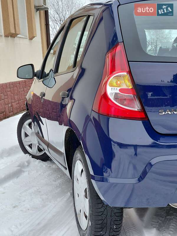 Хэтчбек Dacia Sandero 2009 в Самборе