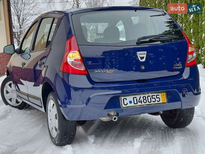 Хэтчбек Dacia Sandero 2009 в Самборе