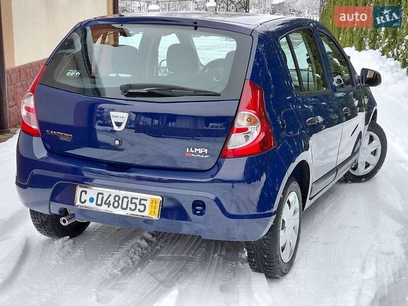 Хэтчбек Dacia Sandero 2009 в Самборе