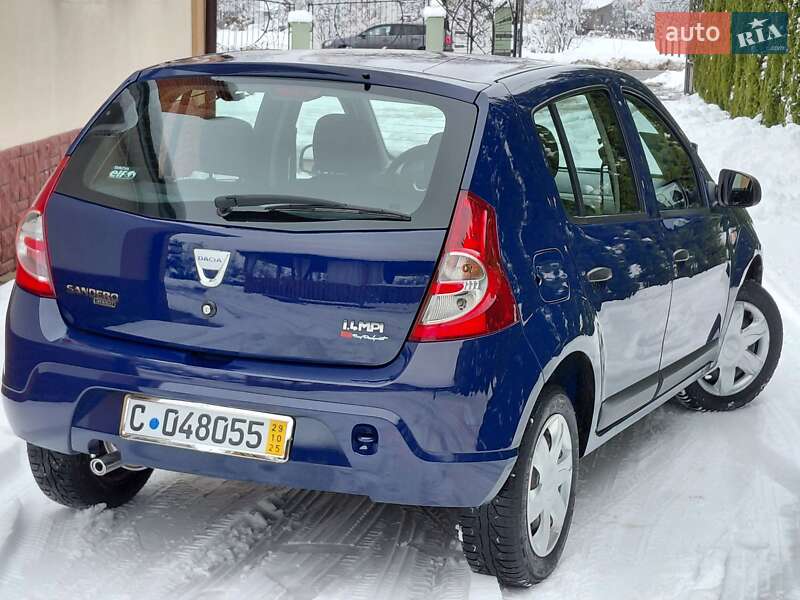 Хэтчбек Dacia Sandero 2009 в Самборе