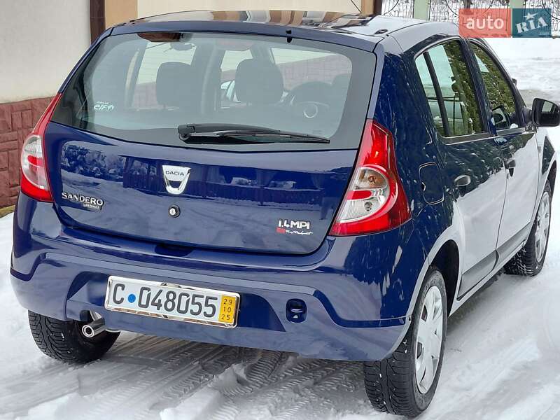 Хэтчбек Dacia Sandero 2009 в Самборе