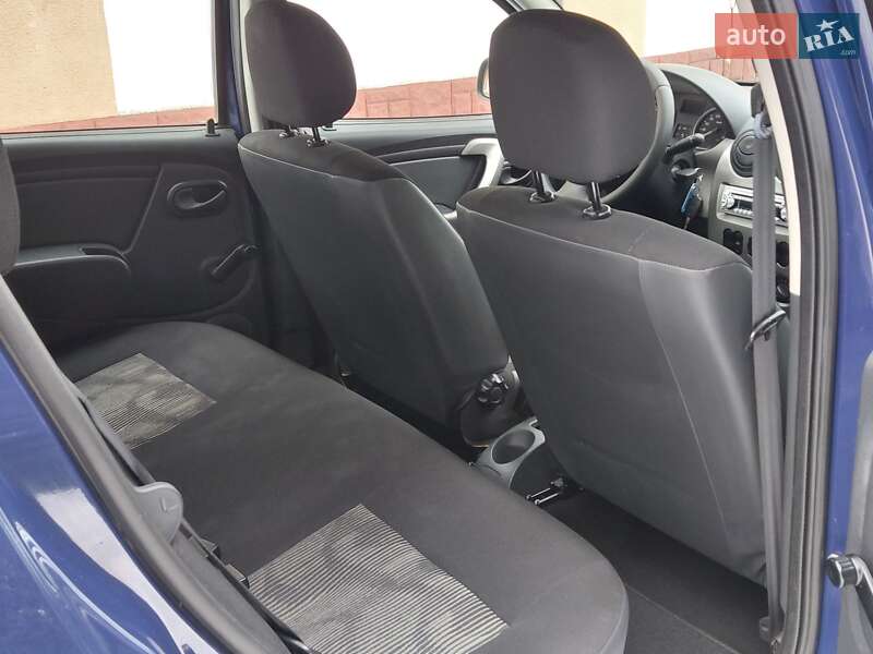 Хэтчбек Dacia Sandero 2009 в Самборе