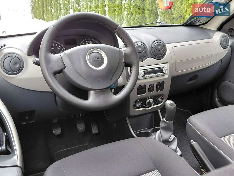 Хэтчбек Dacia Sandero 2009 в Самборе