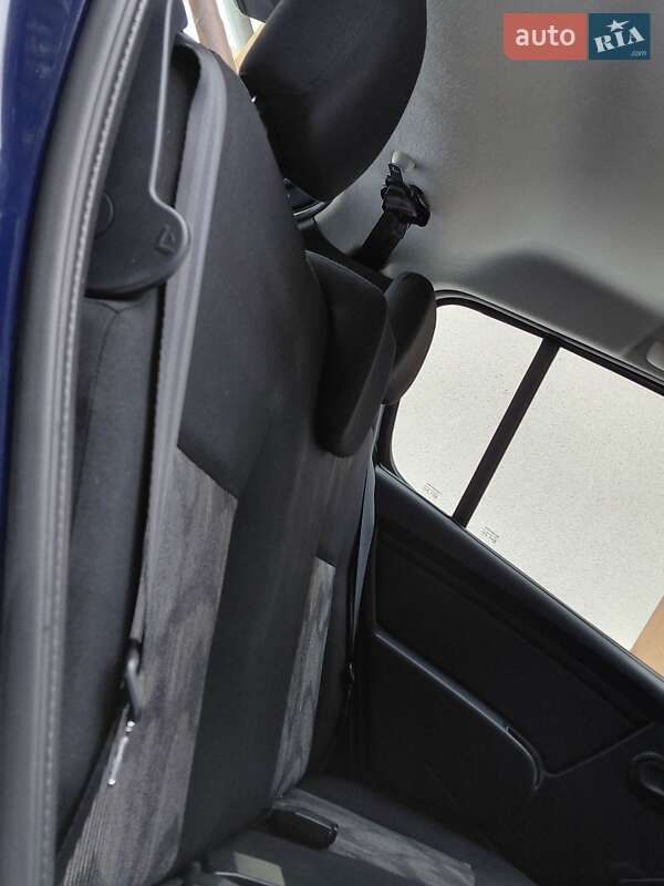 Хэтчбек Dacia Sandero 2009 в Самборе