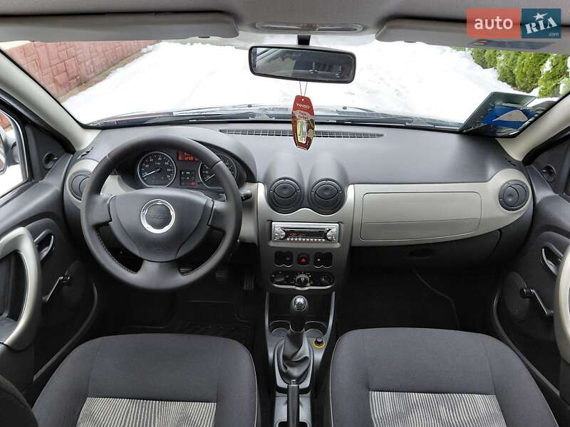 Хэтчбек Dacia Sandero 2009 в Самборе