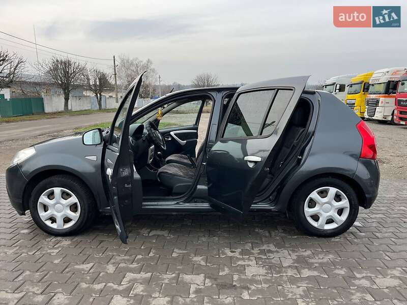 Хетчбек Dacia Sandero 2010 в Софіївці фото 12 Хетчбек Dacia Sandero 2010 в Софіївці