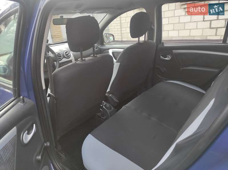 Хетчбек Dacia Sandero 2009 в Умані фото 8 Хетчбек Dacia Sandero 2009 в Умані