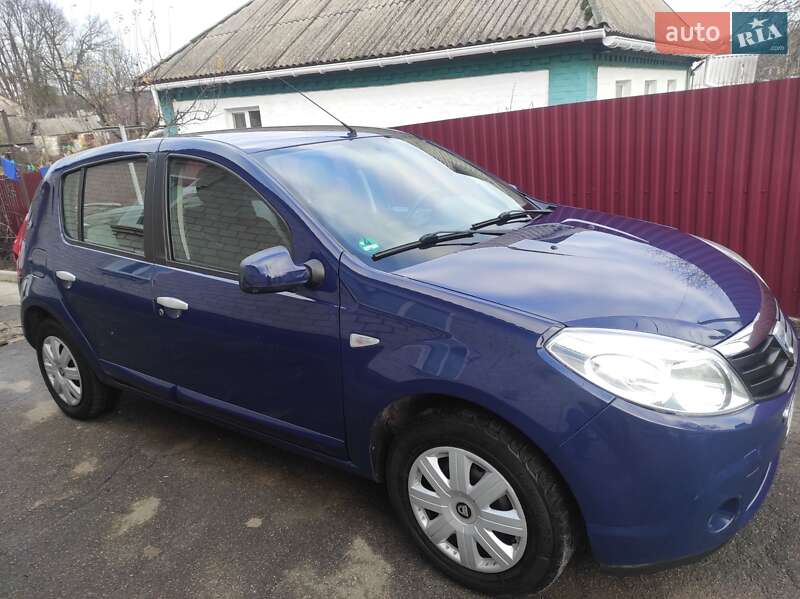 Хетчбек Dacia Sandero 2009 в Умані фото 2 Хетчбек Dacia Sandero 2009 в Умані