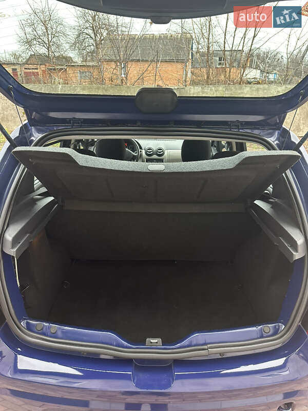 Хэтчбек Dacia Sandero 2010 в Хороле