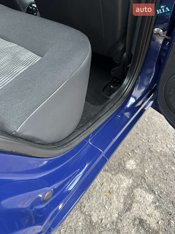 Хэтчбек Dacia Sandero 2010 в Хороле