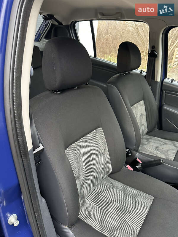 Хэтчбек Dacia Sandero 2010 в Хороле