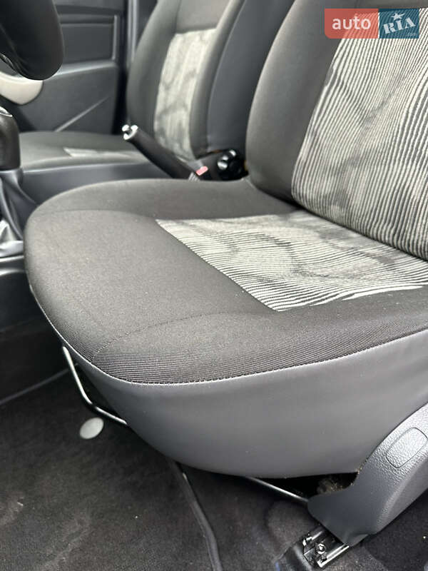 Хэтчбек Dacia Sandero 2010 в Хороле