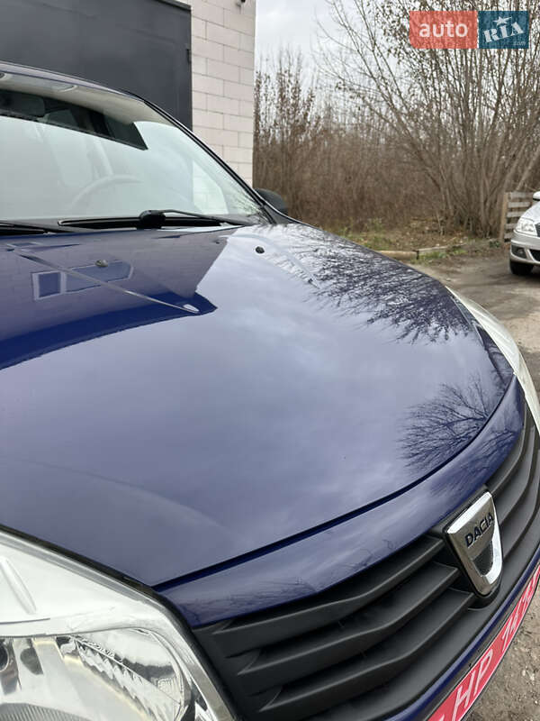 Хэтчбек Dacia Sandero 2010 в Хороле