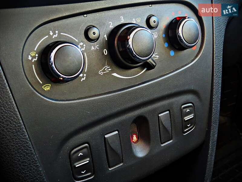 Хэтчбек Dacia Sandero 2013 в Черкассах фото 9 Хэтчбек Dacia Sandero 2013 в Черкассах