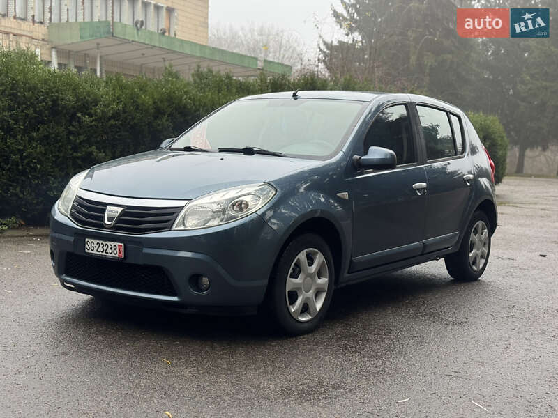 Хэтчбек Dacia Sandero 2008 в Умани