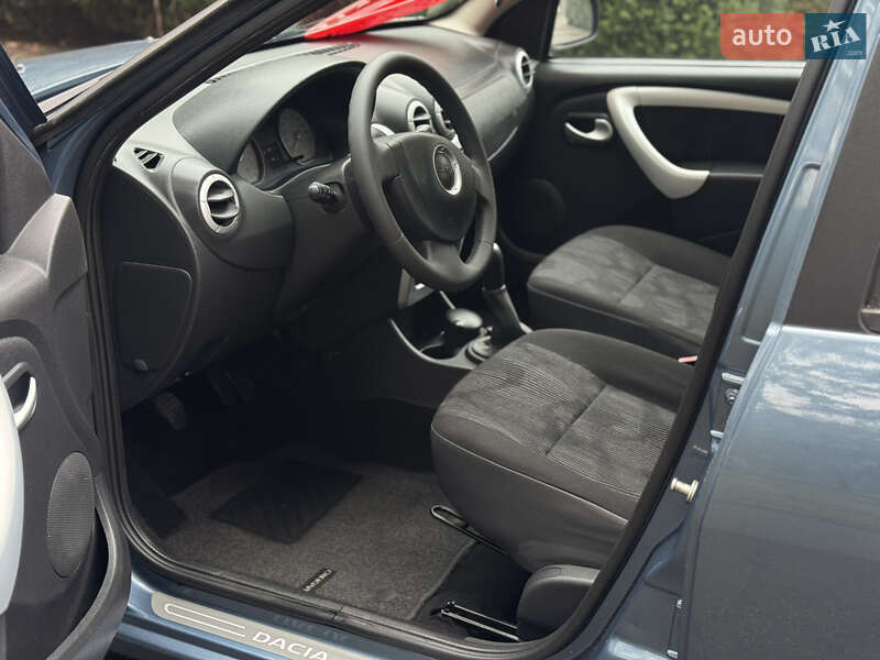 Хэтчбек Dacia Sandero 2008 в Умани