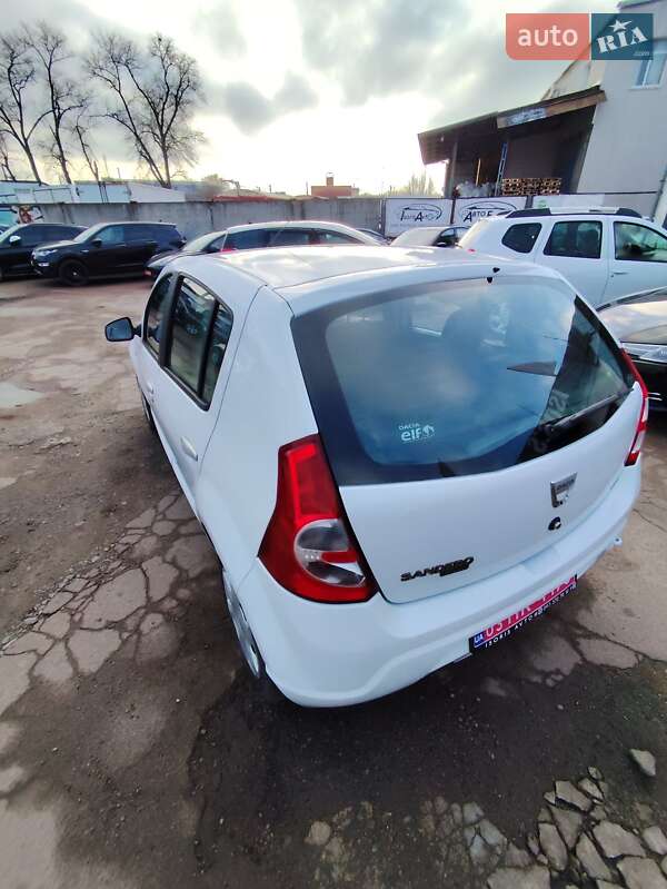 Хетчбек Dacia Sandero 2010 в Чернігові
