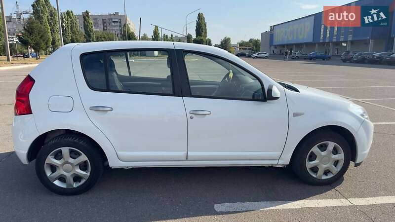 Хетчбек Dacia Sandero 2009 в Кременчуці