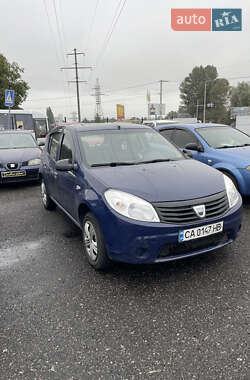 Хэтчбек Dacia Sandero 2009 в Святопетровское