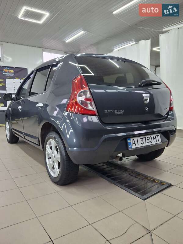 Хэтчбек Dacia Sandero 2009 в Фастове