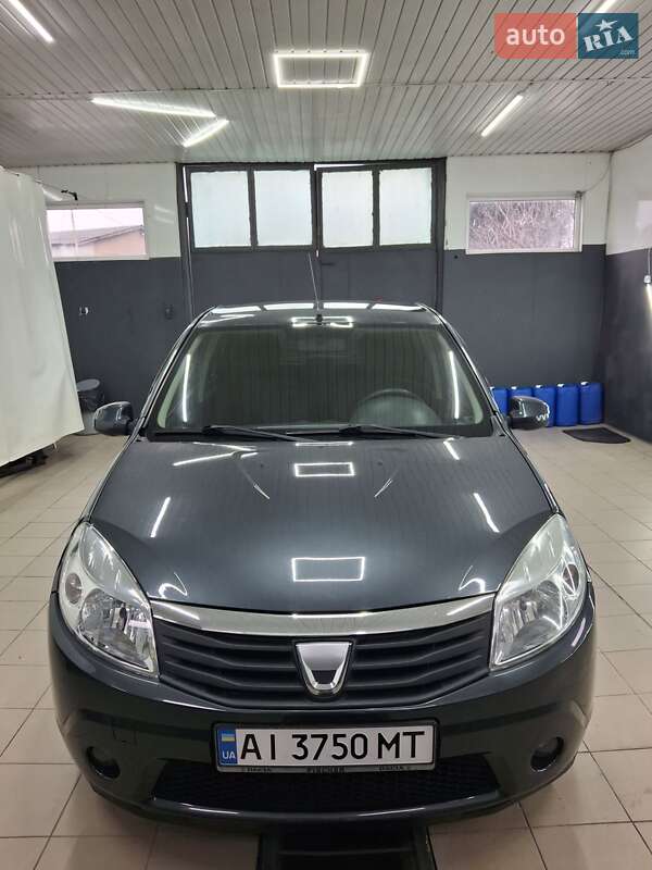 Хэтчбек Dacia Sandero 2009 в Фастове