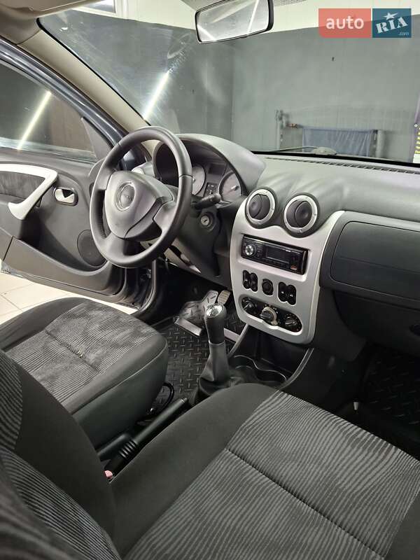 Хэтчбек Dacia Sandero 2009 в Фастове