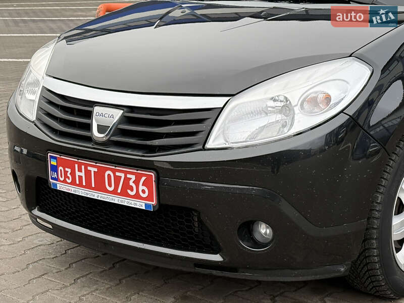 Хэтчбек Dacia Sandero 2011 в Ровно